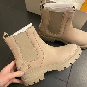 Timberland Cortina Valley Chelsea boots. Size 9.5. Light Taupe Nubuck color.